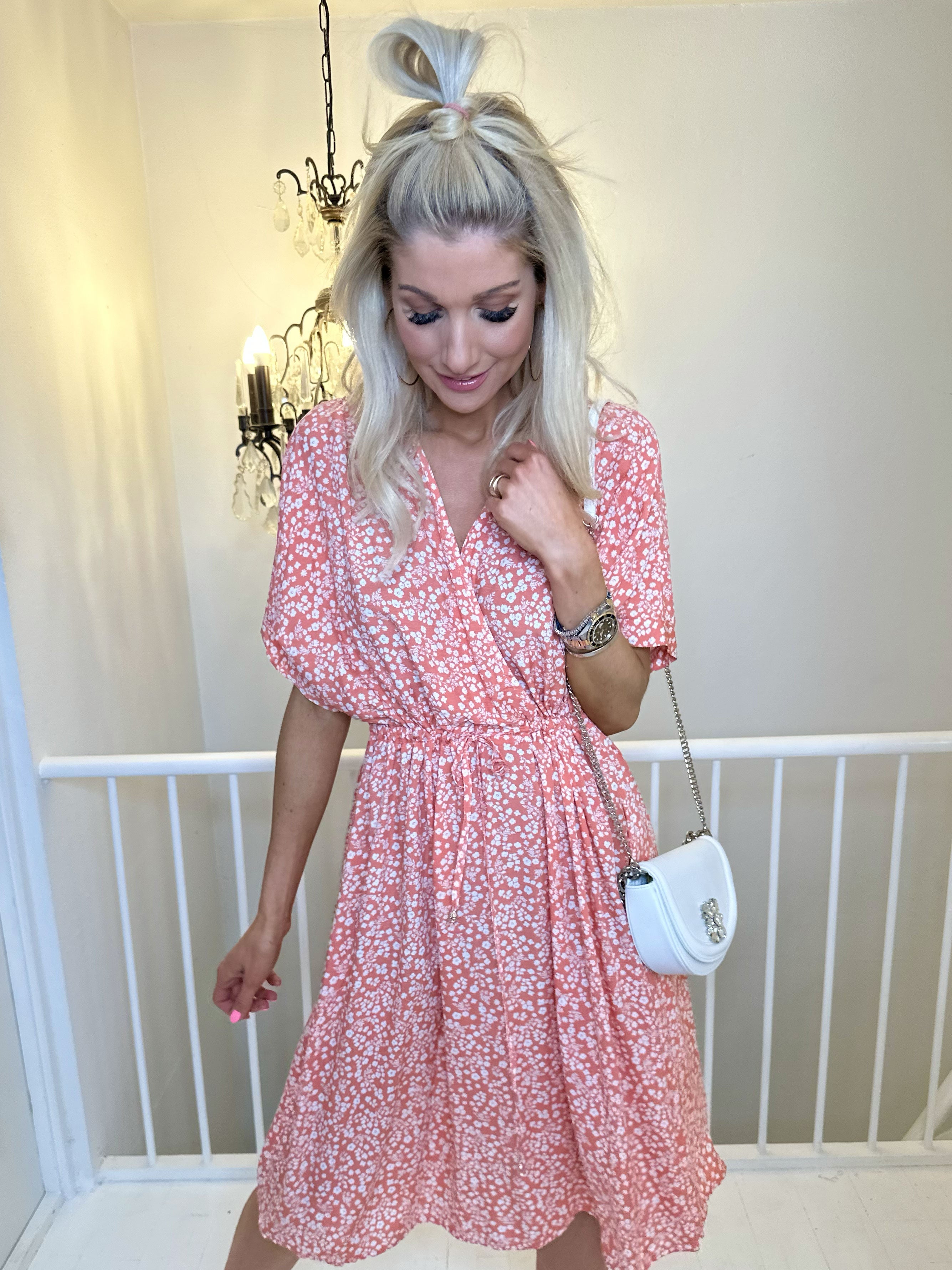 Alicia - Söt viskosklänning med litet blommönster